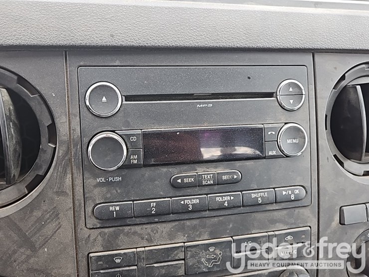 2015-ford-f550-image-32