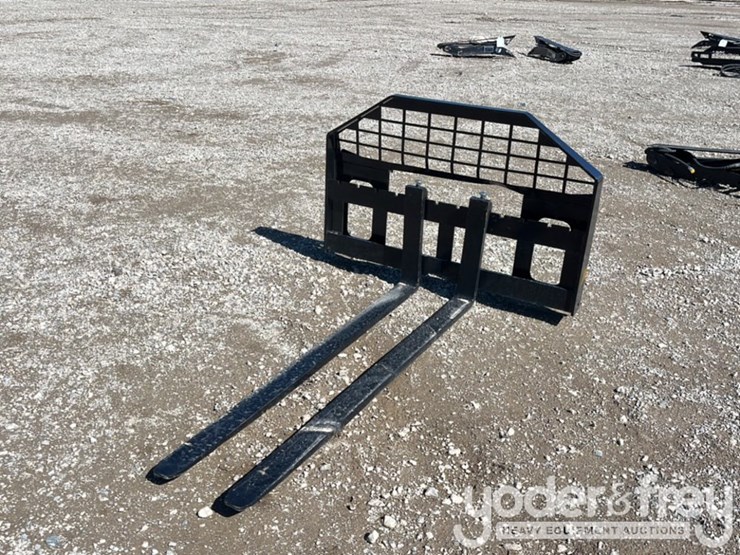 unused-2025-giyi-60"-forks-to-suit-skidsteer-image-1