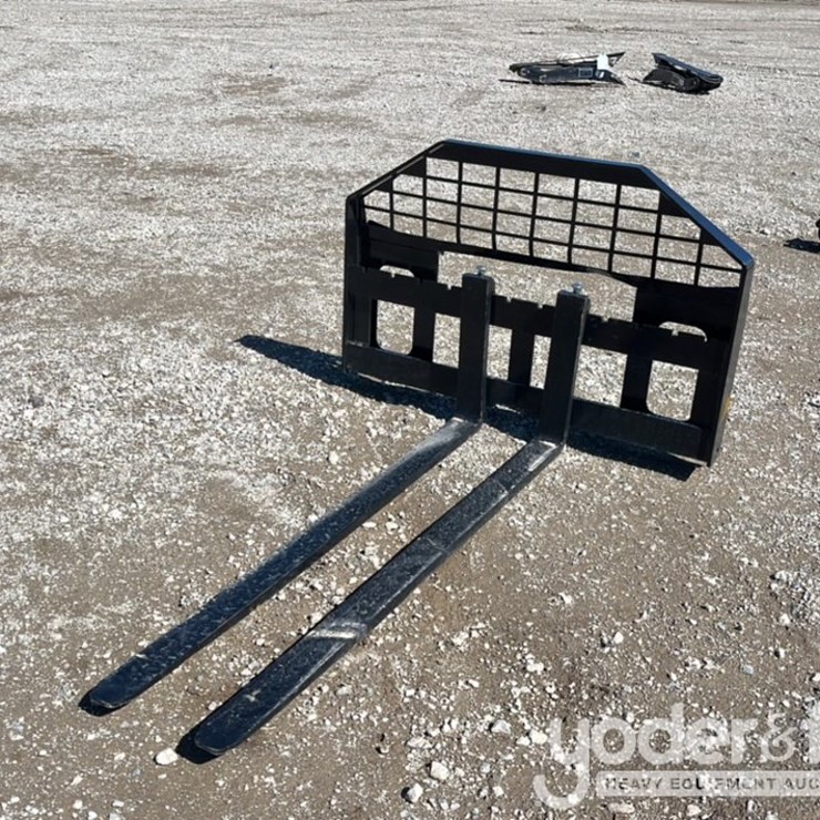 Unused 2025 GIYI 60" Forks to suit Skidsteer