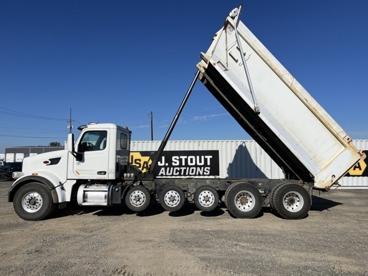 2020-peterbilt-567-image-3