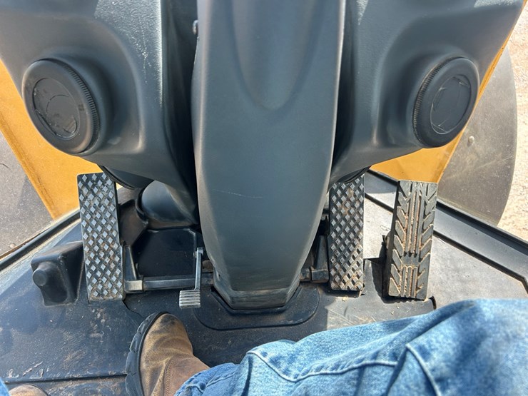 2012-deere-544k-image-30