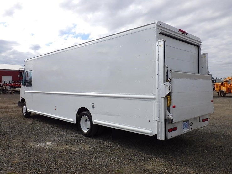 2012-freightliner-mt55-image-5