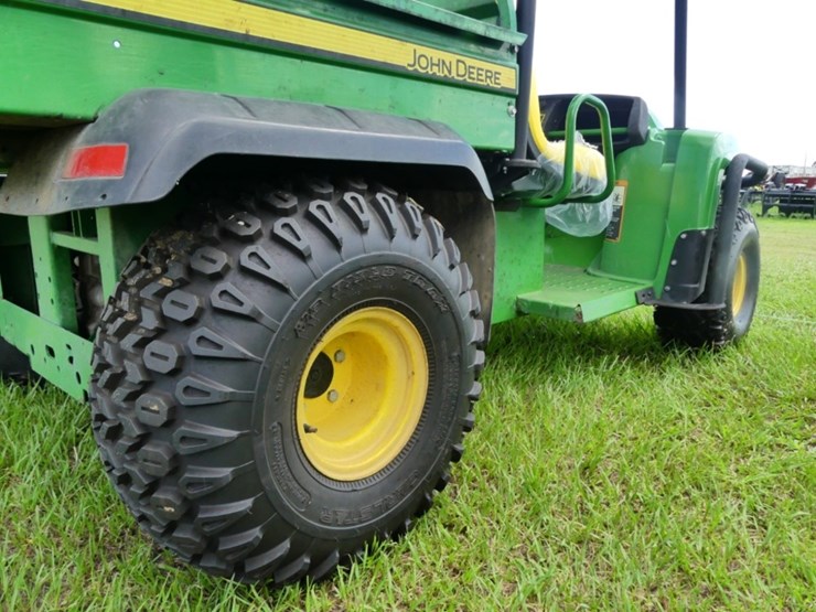 2021-john-deere-gator-image-5