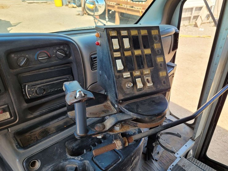2001-chevrolet-g30-image-8