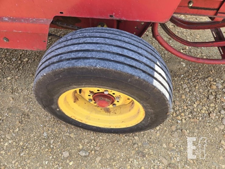 new-holland-310-image-10