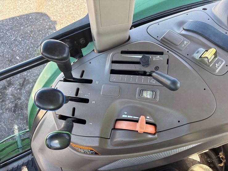 2017-john-deere-6120e-image-12