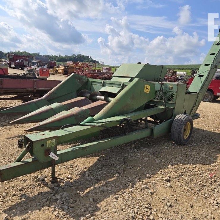 JOHN DEERE 300