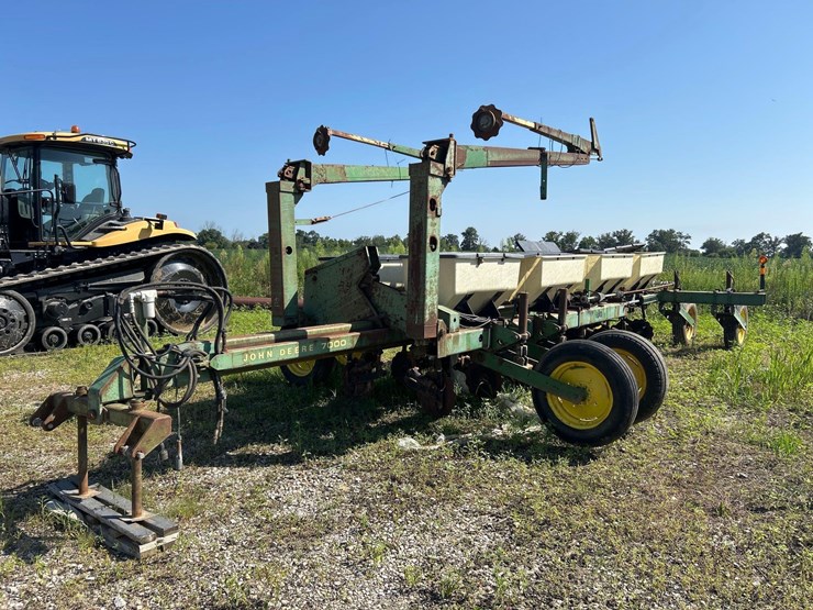 john-deere-7000-image-1