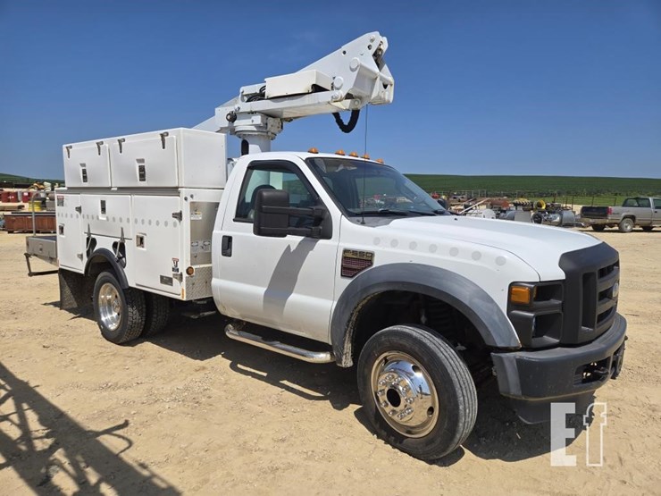 2009-ford-f550-image-1