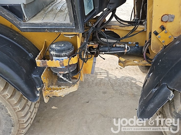 2012-caterpillar-908h-image-22