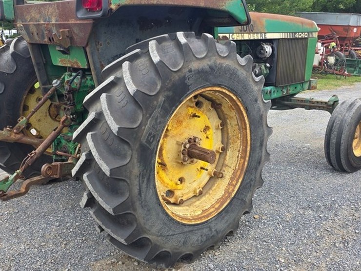 john-deere-4040-image-14