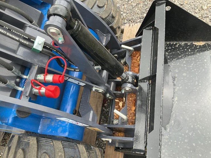 #1040-•-used-4-wheel-mini-skid-loader-image-6