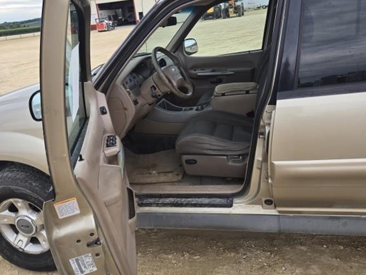 2001-ford-explorer-sport-trac-image-16