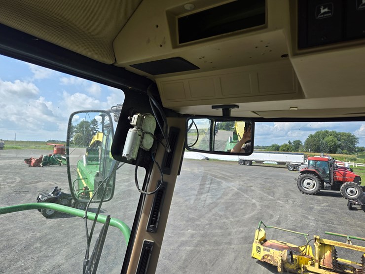 2002-john-deere-6850-image-38