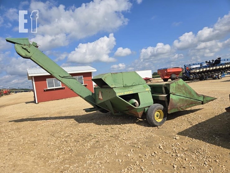 john-deere-300-image-5