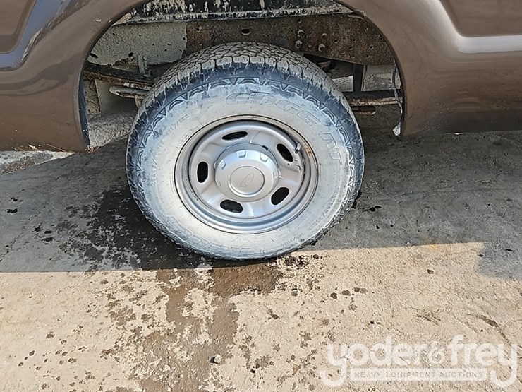 2016-ford-f250-xl-image-13