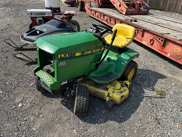 john-deere-lx188-image-1