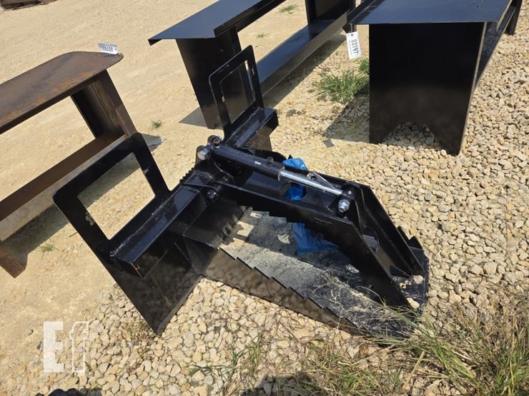 new-skid-steer-spade-grapple-image-1