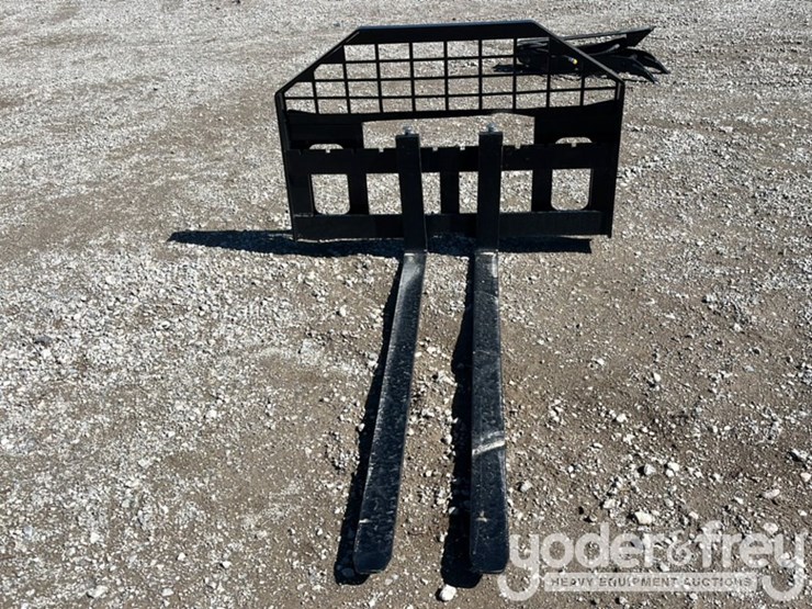 unused-2025-giyi-60"-forks-to-suit-skidsteer-image-2