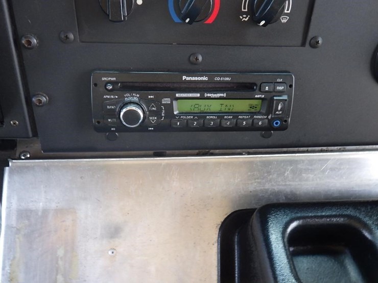 2012-freightliner-mt55-image-24