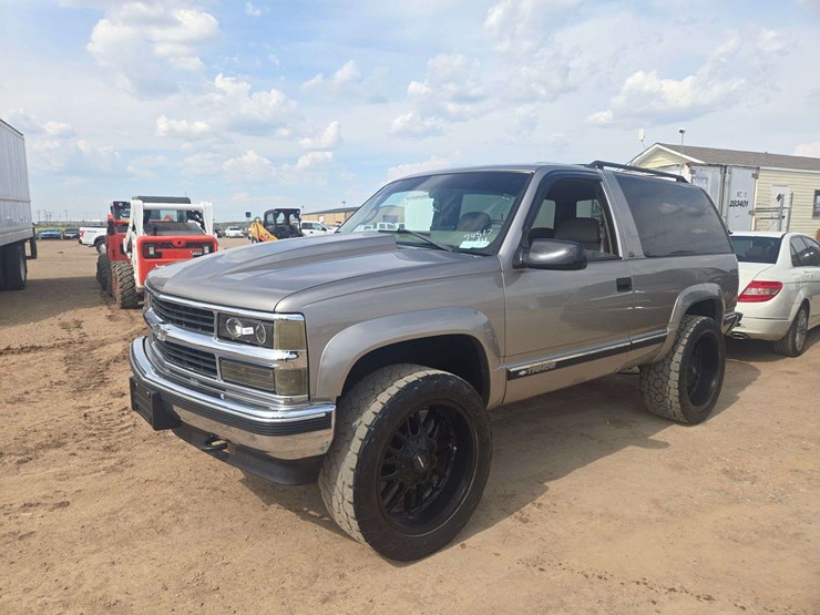 1999-chevrolet-tahoe-image-1