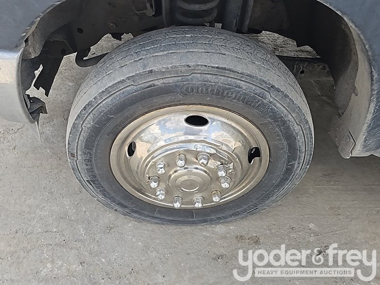 2015-ford-f550-image-11
