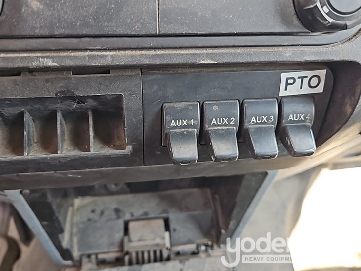 2015-ford-f550-image-36
