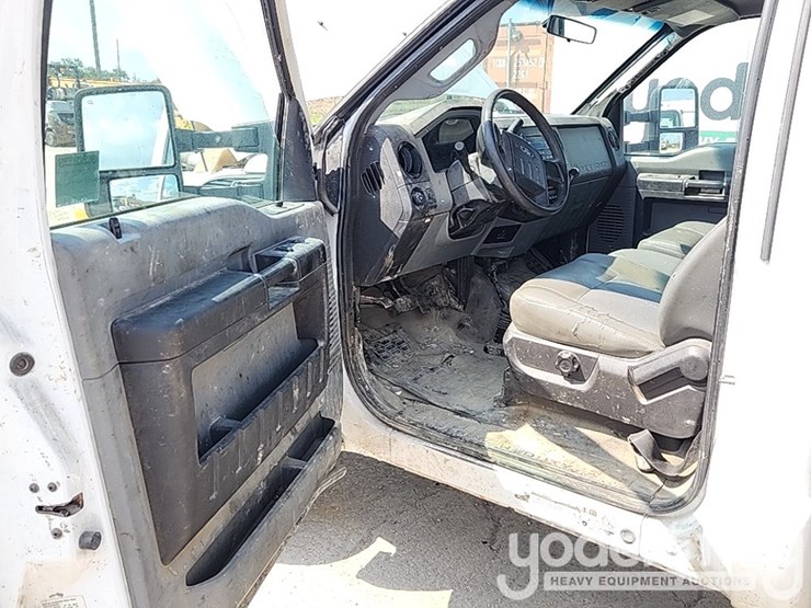 2012-ford-f550-image-26