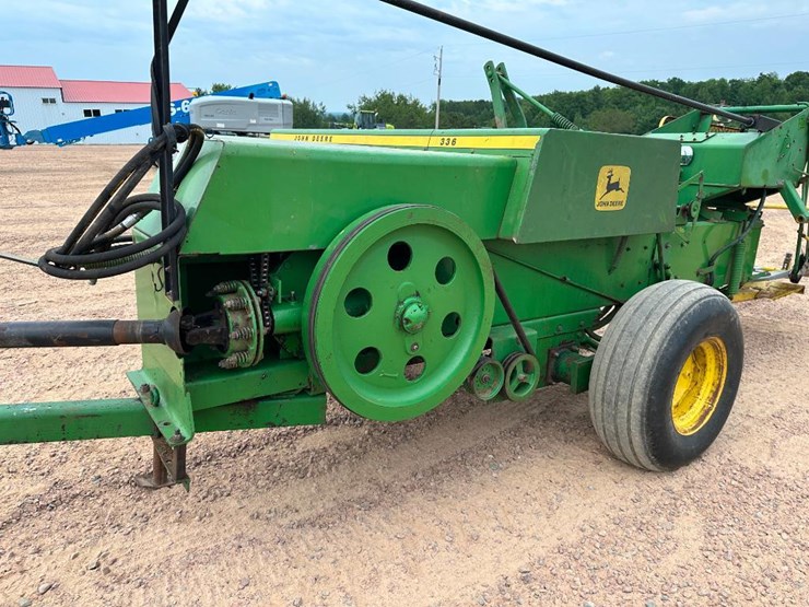 john-deere-336-image-10
