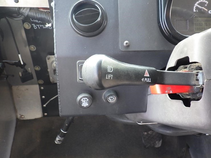 2012-freightliner-mt55-image-21