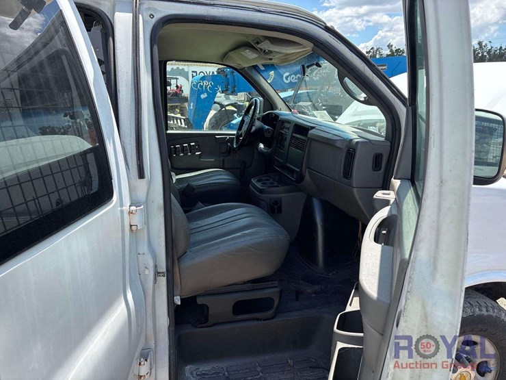 2006-chevrolet-express-3500-image-31