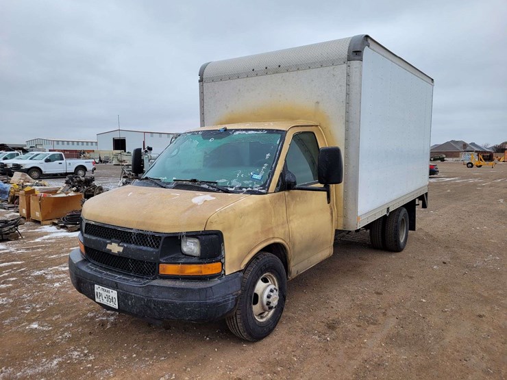 2011-chevrolet-express-3500-image-1