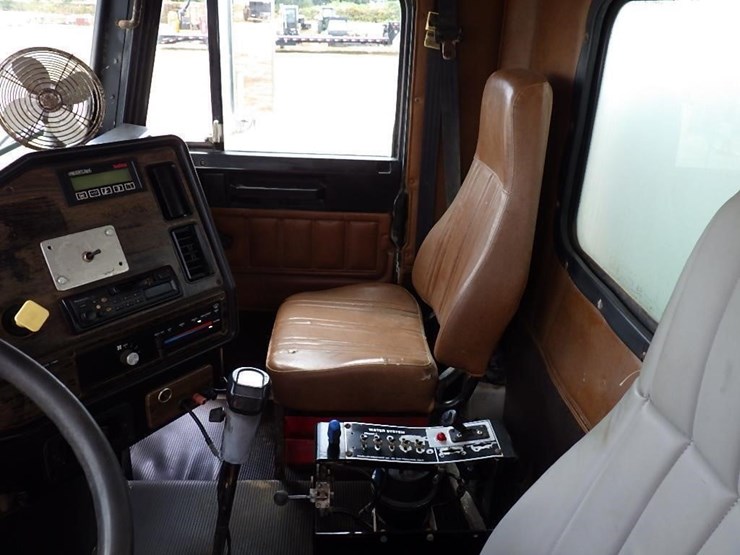 1994-freightliner-fld112-image-25