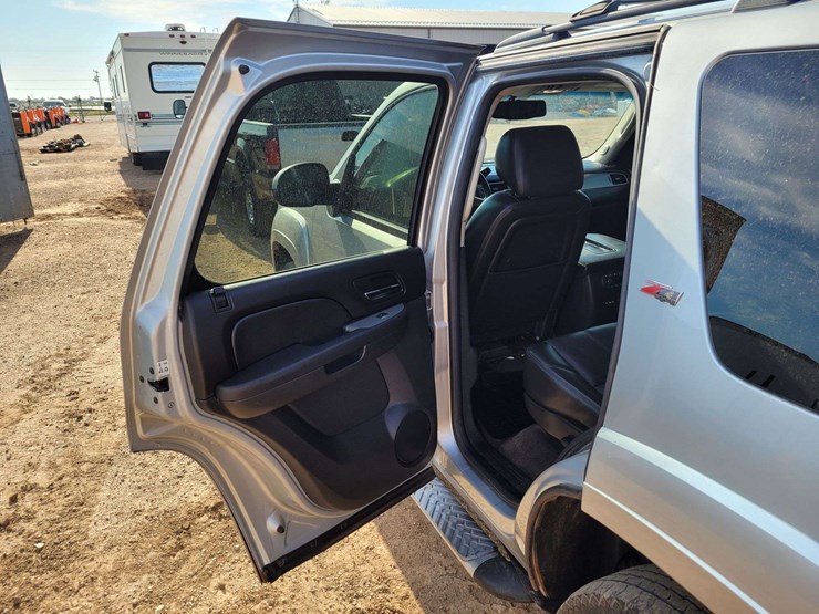 2012-chevrolet-tahoe-lt-image-5
