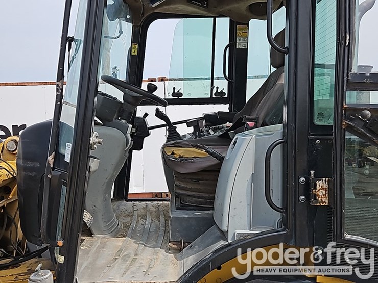 2012-caterpillar-908h-image-25