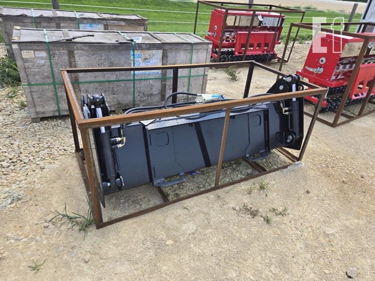 new-topcat-4-in-1-bucket-image-4