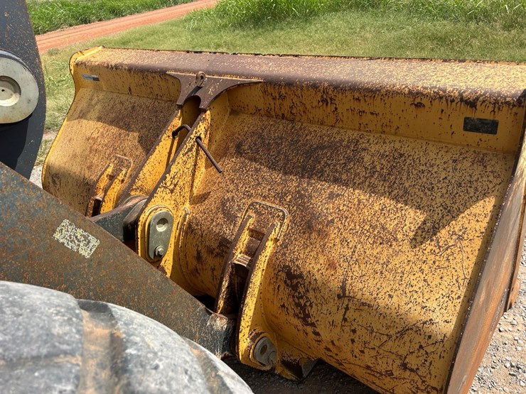 2012-deere-544k-image-12