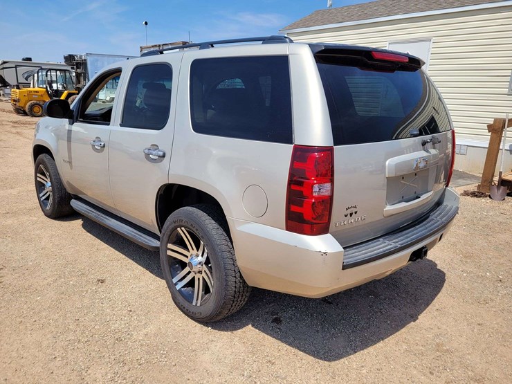 2010-chevrolet-tahoe-ls-image-4