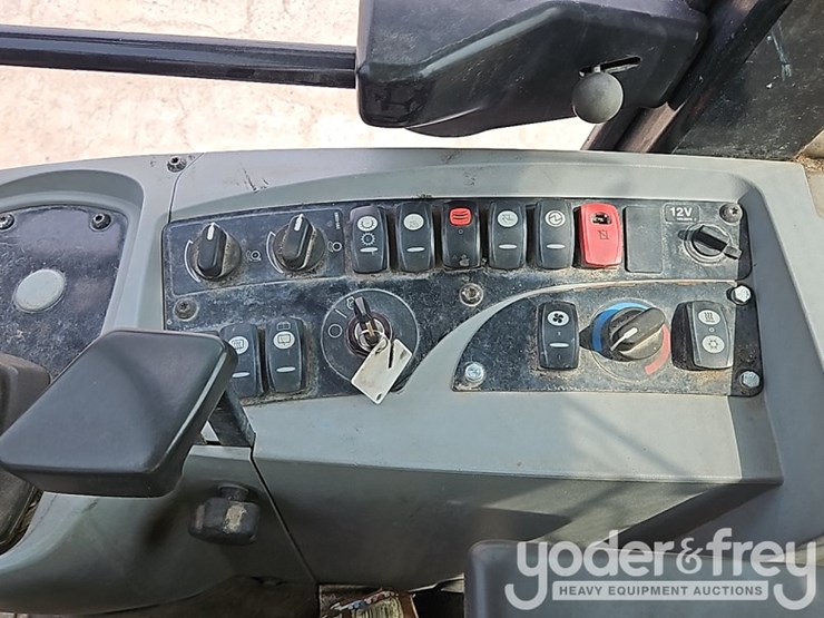 2012-caterpillar-908h-image-29