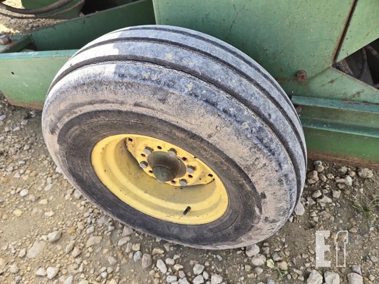 john-deere-300-image-12
