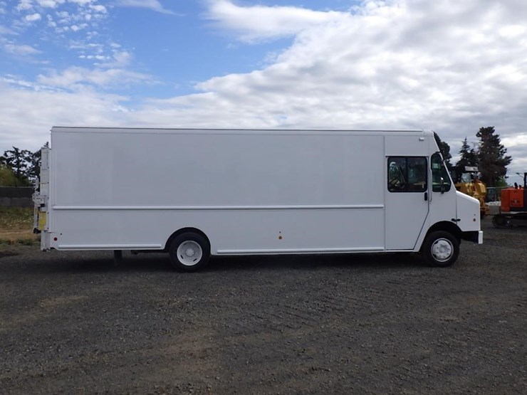 2012-freightliner-mt55-image-3