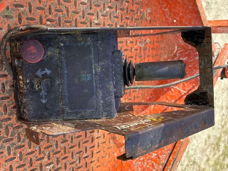 2018-jlg-1932r-image-11