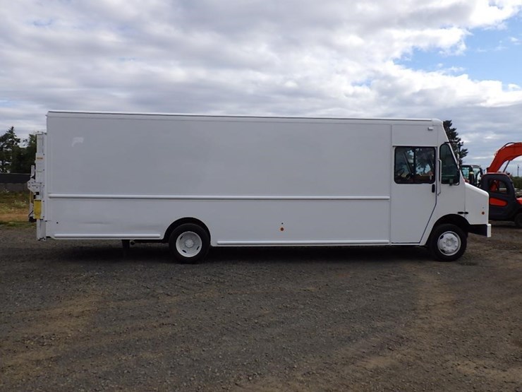 2012-freightliner-mt55-image-3