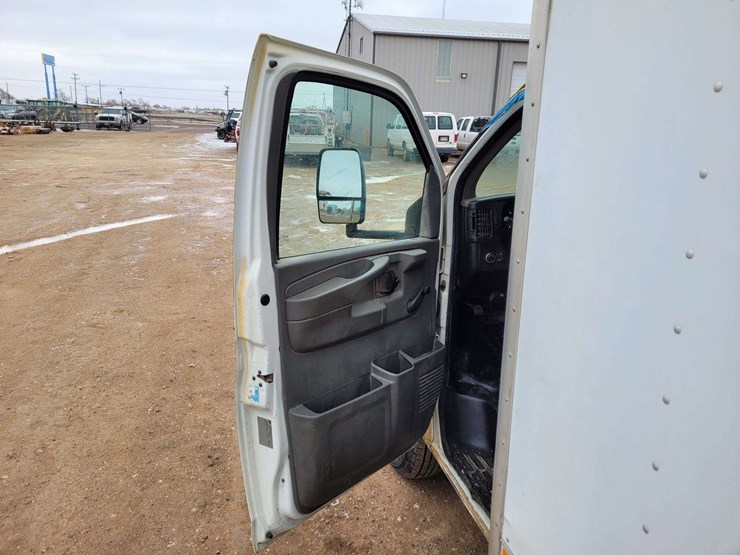 2011-chevrolet-express-3500-image-5