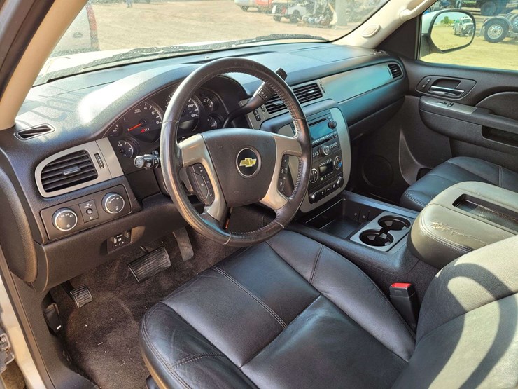 2012-chevrolet-tahoe-lt-image-10