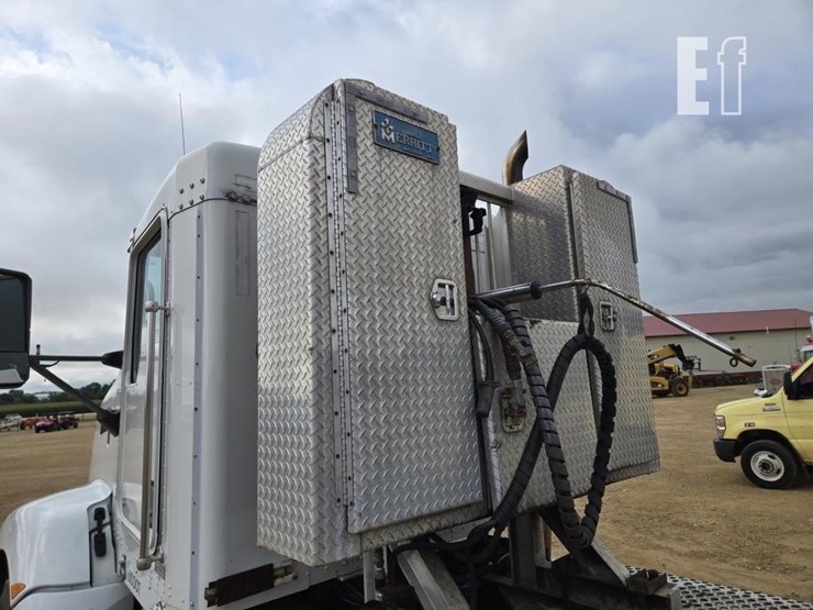 2013-kenworth-t660-image-17