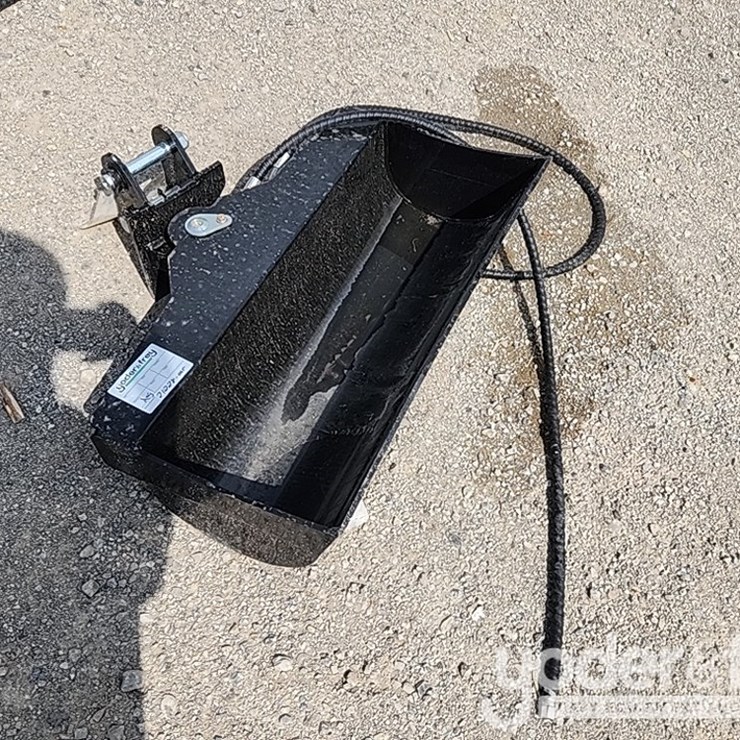 Unused 2025 TPM 32” Hydraulic Tilting Bucket c/w Hoses, 1” Diameter Pin to suit Mini Excavator