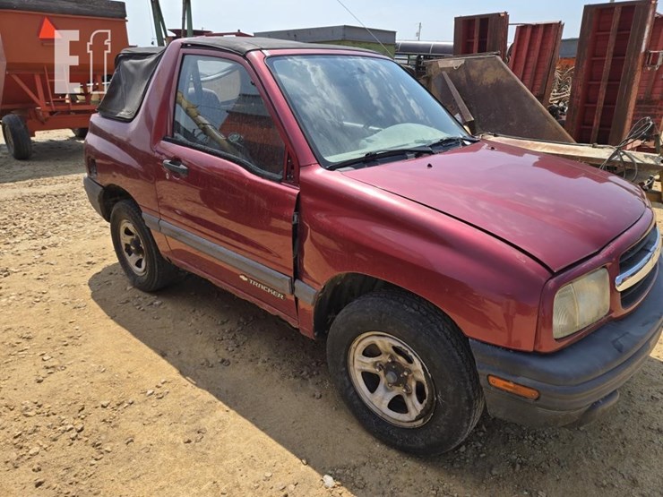 2000-chevrolet-tracker-image-3