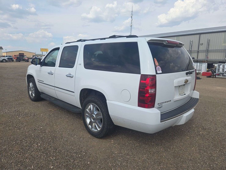 2009-chevrolet-suburban-1500-image-4