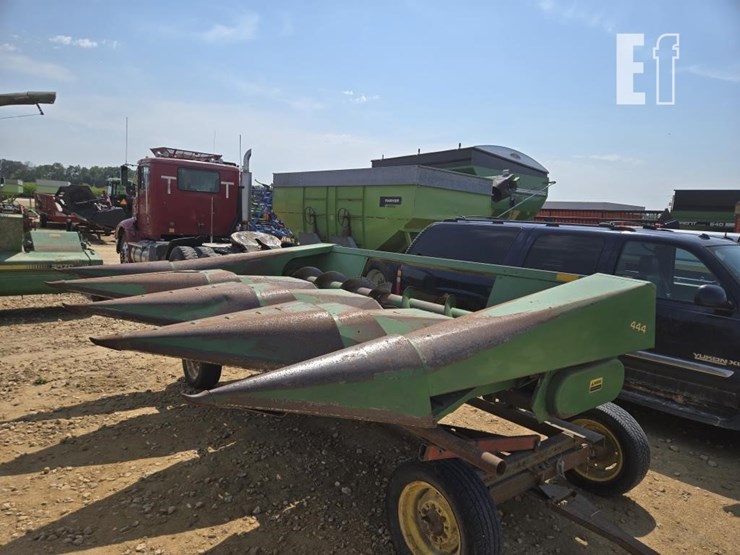 john-deere-444-image-1